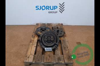 John Deere 8R 370 LEFT Front axle house