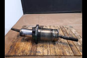 salg af John Deere 8R 370  Front axle steering cylinder