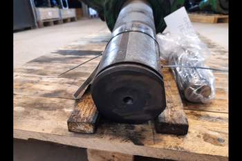 salg af John Deere 8R 370 LEFT Rear Half Axle