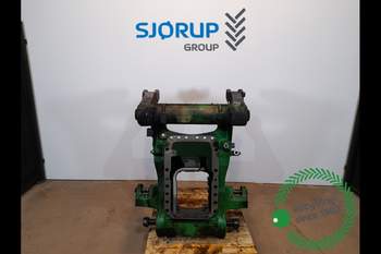 John Deere 8R 370  Liftarm Support