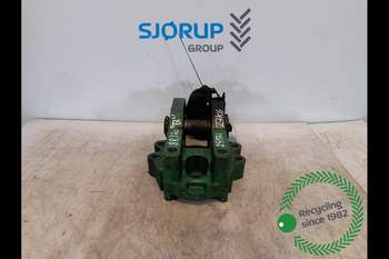 John Deere 8R 370  Top Link Bracket