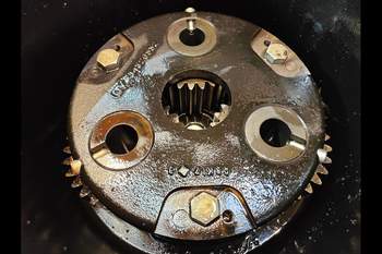 salg af Case Optum 300 LEFT Front axle final drive