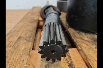 salg af Case Optum 300 LEFT Front axle final drive