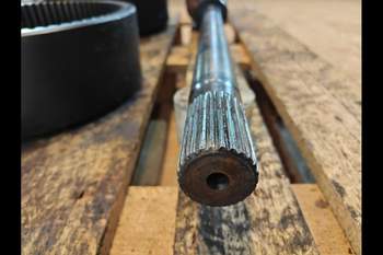 salg af Case Optum 300 LEFT Front axle final drive