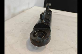 salg af T7.315 Front axle steering cylinder