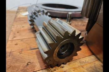 salg af T7.315 LEFT Rear axle planetary gear