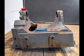 salg af New Holland TS115  Front axle support