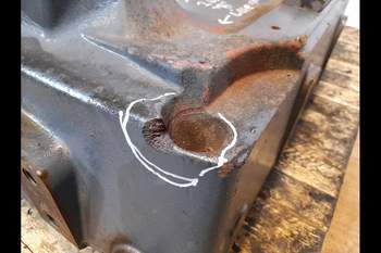 salg af New Holland TS115  Front axle support