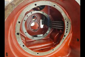salg af New Holland TS115  Transmission Housing