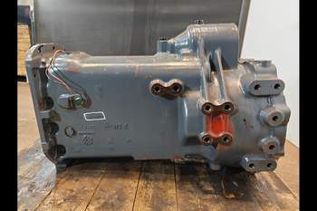 salg af New Holland TS115  Transmission Housing