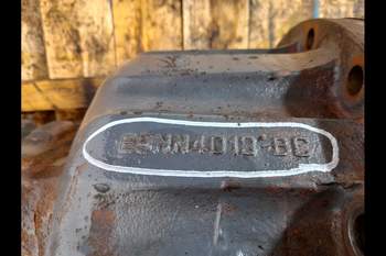 salg af New Holland TS115 LEFT Rear Half Axle