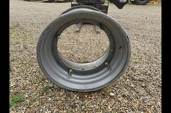 salg af Fälgring, Fram Case Puma 240 VÄNSTER