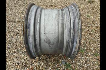 salg af Fälgring, Fram Case Puma 240 VÄNSTER