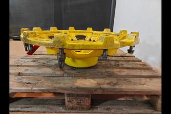 salg af John Deere 8370R RIGHT Rear wheelhub (Amercian type)