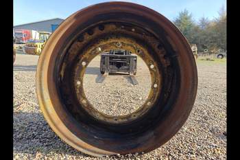salg af John Deere 8370R LEFT Front Rim