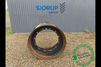 John Deere 8370R LEFT Rim ring, Rear