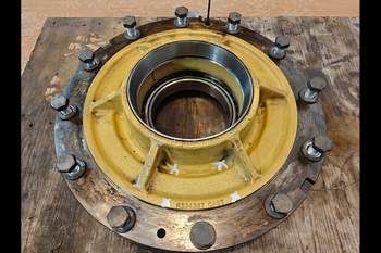 salg af John Deere 8370R RIGHT Front axle hub