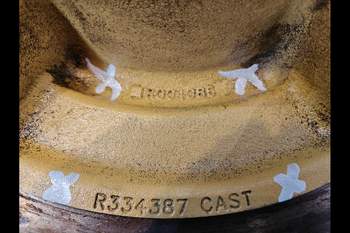 salg af John Deere 8370R RIGHT Front axle hub