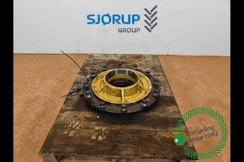 John Deere 8370R RIGHT Front axle hub