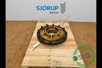 John Deere 8370R LEFT Front axle hub