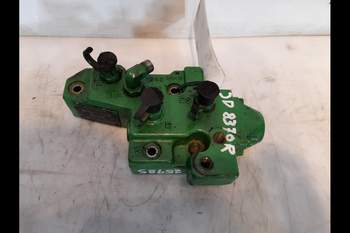 salg af John Deere 8370R  Remote valve end plate