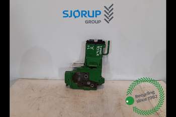 John Deere 8370R  Remote control valve