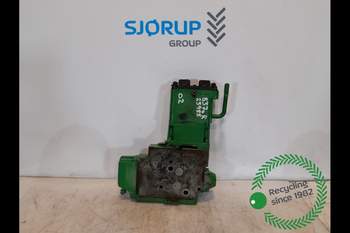 John Deere 8370R  Remote control valve