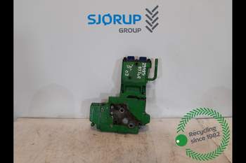 John Deere 8370R  Remote control valve