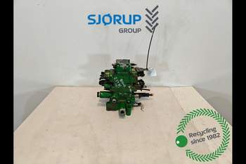 John Deere 8370R  Remote control valve