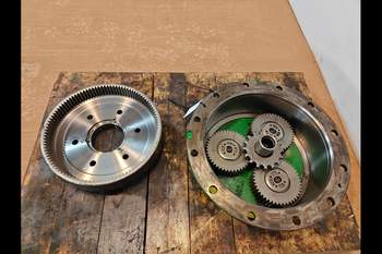 salg af John Deere 8370R RIGHT Front axle final drive