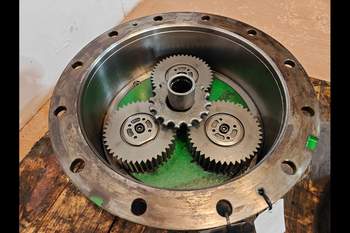 salg af John Deere 8370R RIGHT Front axle final drive