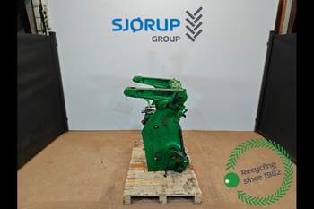 John Deere 8370R  Liftarm Support