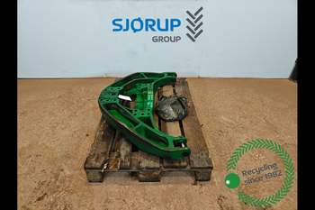 John Deere 8370R  Liftarm Support
