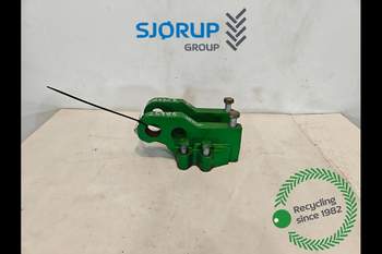 John Deere 8370R  Top Link Bracket