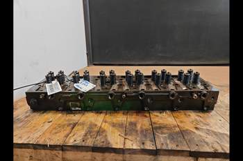 salg af John Deere 8370R  Cylinder Head