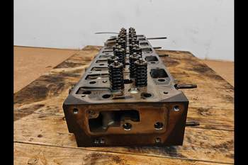 salg af John Deere 8370R  Cylinder Head