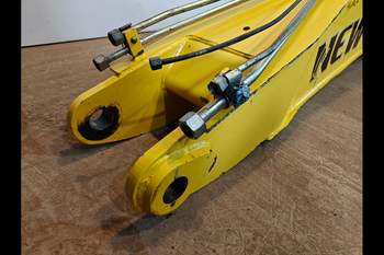 salg af New Holland B115C  Gravarm Bom