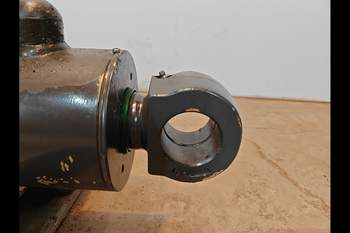 salg af New Holland B115C  Hydraulic Cylinder