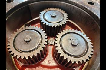 salg af New Holland B115C LEFT Rear axle final drive