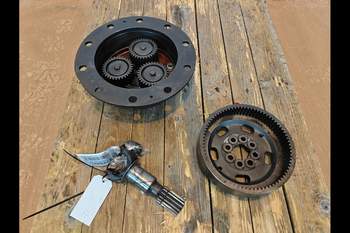 salg af New Holland B115C LEFT Front axle final drive