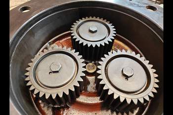 salg af New Holland B115C LEFT Front axle final drive