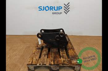 New Holland B115C Bucket Coupler New Holland B115C Bucket Coupler