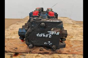 salg af New Holland B115C  Hydraulic Valve