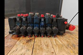 salg af New Holland B115C  Hydraulic Valve