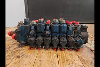 salg af New Holland B115C  Hydraulic Valve