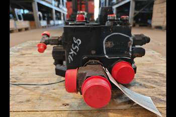 salg af New Holland B115C  Hydraulic Valve