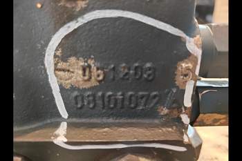 salg af New Holland B115C  Hydraulic Valve