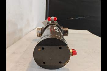salg af New Holland B115C Hydraulic Cylinder