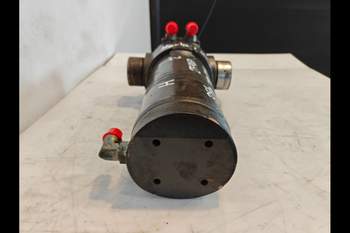 salg af New Holland B115C Hydraulic Cylinder