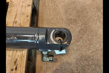 salg af New Holland B115C  Hydraulic Cylinder